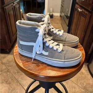 Vans SK8 Hi Unisex Shoes - size 7 men’s/ 8.5 women’s